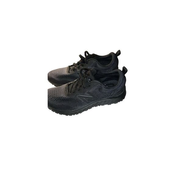 New balance slip resistant  shoes for crews size 8 - Picture 1 of 7